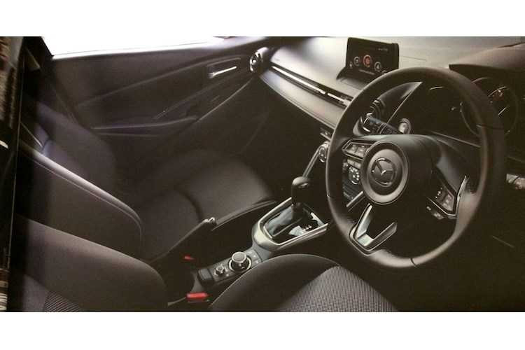 xe-co-nho-gia-re-mazda2-phien-ban-2017-lo-hang-hinh-3