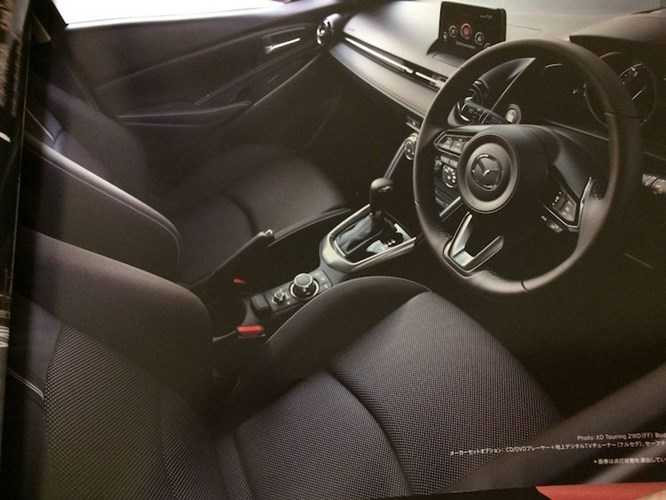 xe-co-nho-gia-re-mazda2-phien-ban-2017-lo-hang-hinh-6