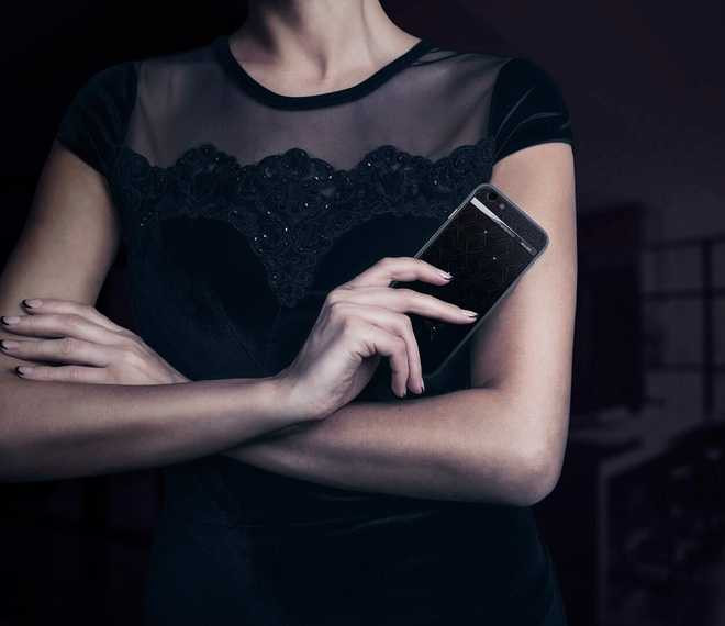 iPhone 7 phiên bản đặc biệt cho phái nữ giá 7.200 USD