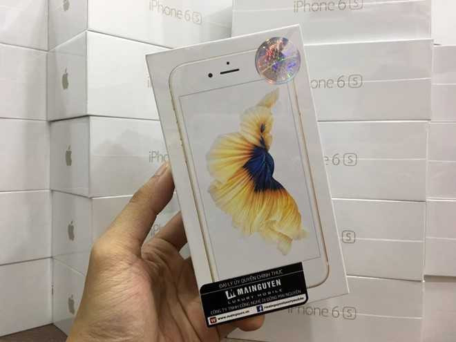 iPhone 6S 32 GB bat ngo len ke o VN voi gia 16,5 trieu hinh anh 1