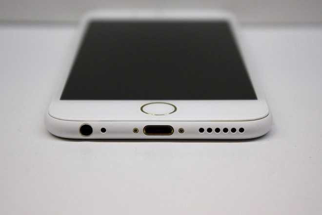 Sau iPhone den nham, xuat hien iPhone trang nham hinh anh 3