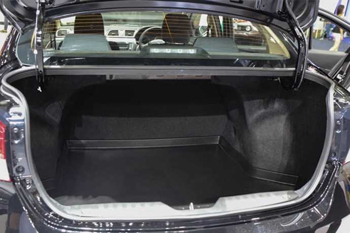 suzuki-ciaz-gia-tu-580-trieu-dong-tai-viet-nam-hinh-10