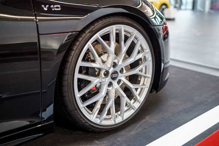 sieu-xe-audi-r8-cua-doi-co-1-khong-2-tren-the-gioi-hinh-3