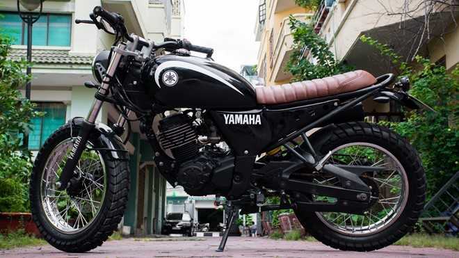 Yamaha FZ150 do kieu dang co dien cua biker Sai Gon hinh anh 2
