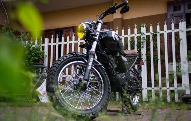 Yamaha FZ150 do kieu dang co dien cua biker Sai Gon hinh anh 3