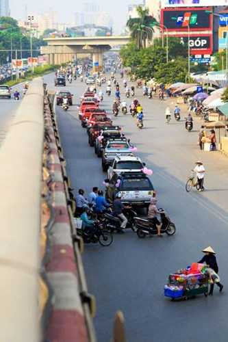 dan-xe-hop-ban-tai-ram-ro-ruoc-dau-tai-ha-noi-hinh-8