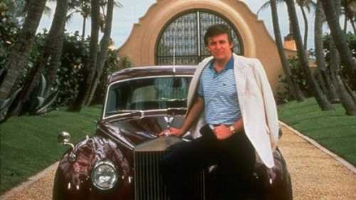 Hình ảnh Trump thời trẻ bên chiếc Rolls Royce. Ảnh: RMAutobuzz