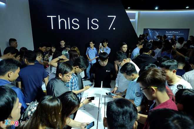 iPhone 7 tro thanh cuu tinh cuoi nam cua cac nha ban le hinh anh 3