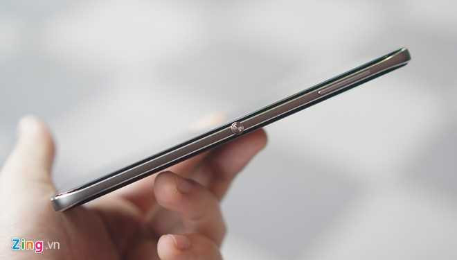 Mo hop BlackBerry DTEK60 gia 14 trieu sap len ke hinh anh 9