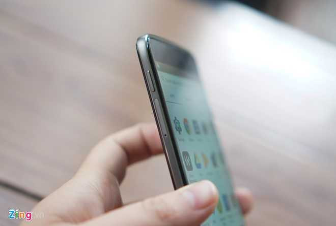 Mo hop BlackBerry DTEK60 gia 14 trieu sap len ke hinh anh 3