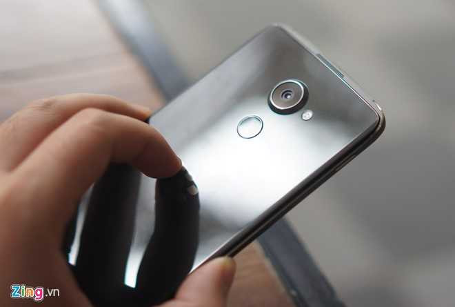 Mo hop BlackBerry DTEK60 gia 14 trieu sap len ke hinh anh 8