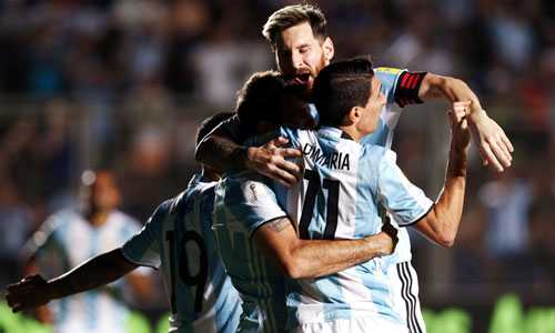 Messi và đồng đội trút giận vào giới truyền thông sau chiến thắng tưng bừng. Ảnh: Reuters.