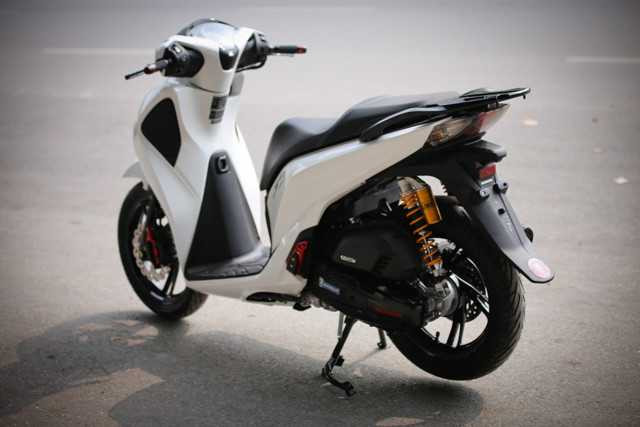 Honda SH 2017 mới bán đã được dân chơi Hà Nội độ lại ảnh 2