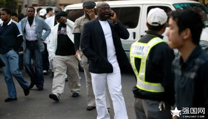 qua-cuoi-cua-dai-gia-chau-phi-lay-vo-trung-quoc-gay-choang-hinh-7