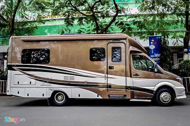 Chi tiet nha di dong Mercedes-Benz hang doc tai Viet Nam hinh anh 3