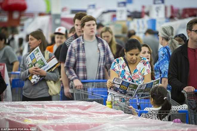 Nguoi My cam trai trong gia lanh cho Black Friday hinh anh 6