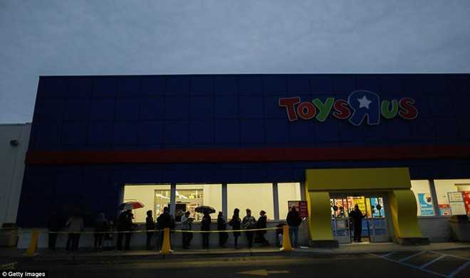 Nguoi My cam trai trong gia lanh cho Black Friday hinh anh 8