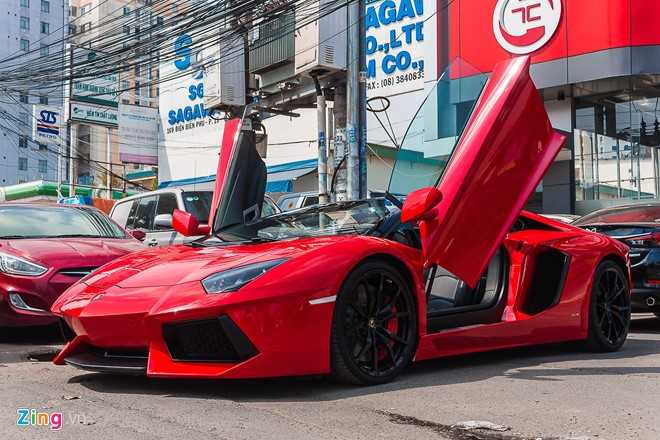 Cap doi Aventador doc nhat Viet Nam so ke toc do hinh anh 2