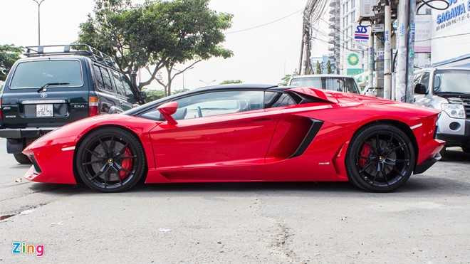Cap doi Aventador doc nhat Viet Nam so ke toc do hinh anh 3