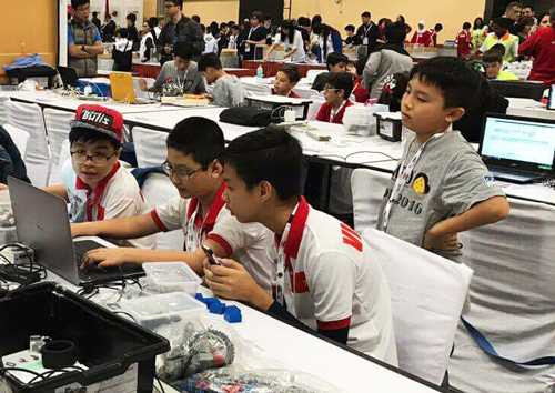 Đội Việt Robot 1 thi đấu tại Ấn Độ. Ảnh: LegoEducationVN