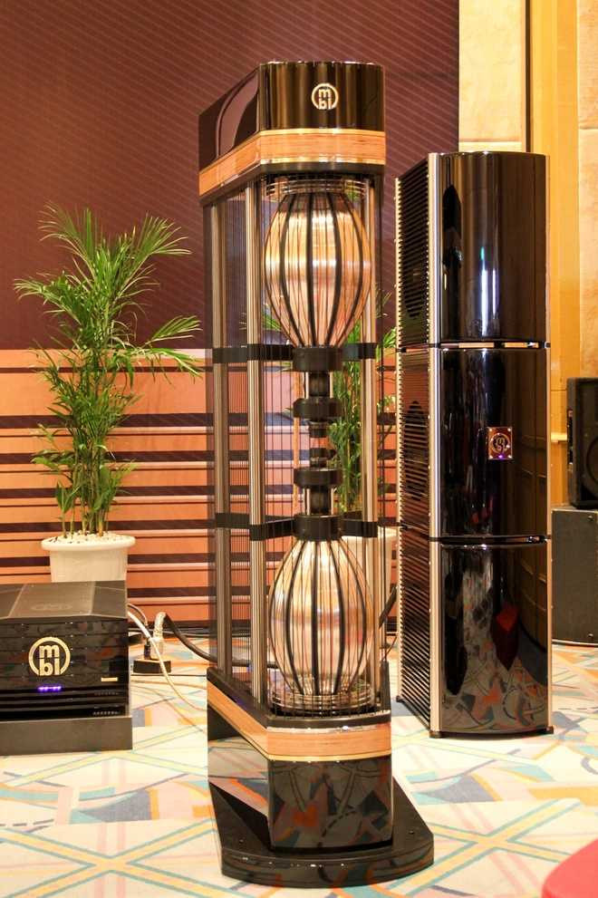 Bộ loa nặng 1,6 tấn giá 12 tỷ tại Hà Nội