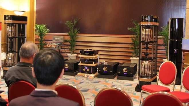 Bộ loa nặng 1,6 tấn giá 12 tỷ tại Hà Nội