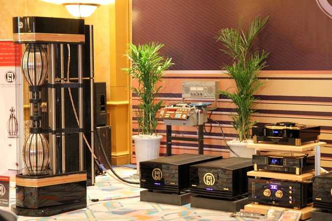 Bộ loa nặng 1,6 tấn giá 12 tỷ tại Hà Nội