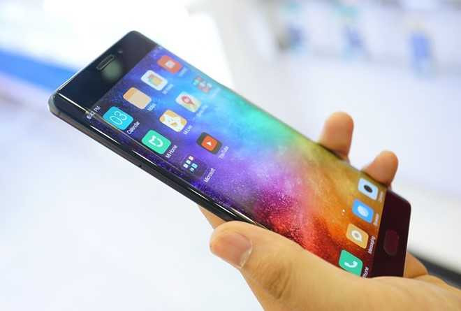 Nhung smartphone hap dan chi ban tren thi truong xach tay hinh anh 3