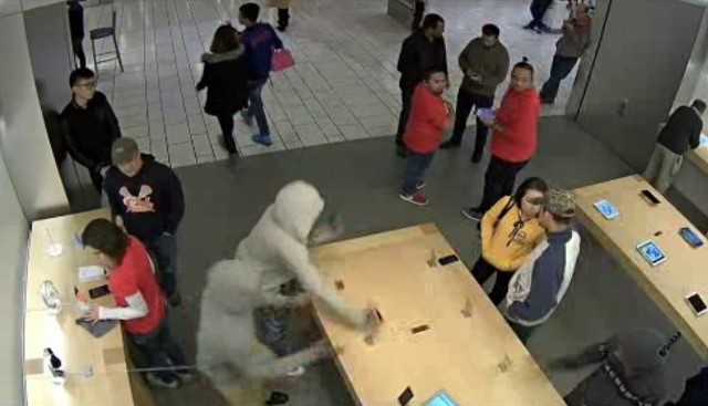 Apple Store o My lien tuc bi cuop iPhone, iPad hinh anh 1