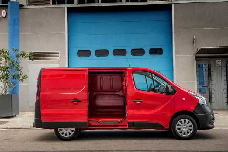 nissan-nv300-the-he-moi-gia-ban-604-trieu-co-gi-hot-hinh-4