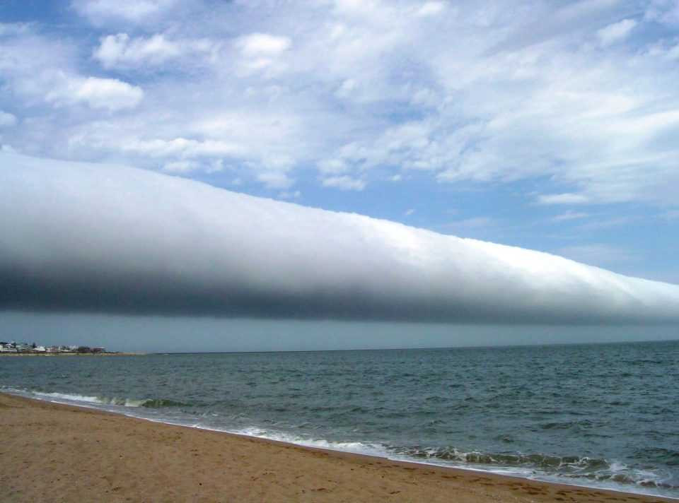 dam may hinh cau ki la tren troi khien dan nhat lo lang hinh anh 3