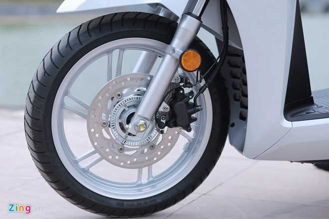 Anh thuc te Honda SH 300i ABS gia 248 trieu vua ra mat o VN hinh anh 8