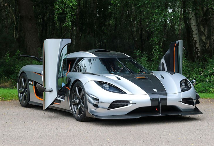 koienigsegg-one1-dau-tien-gia-136-ty