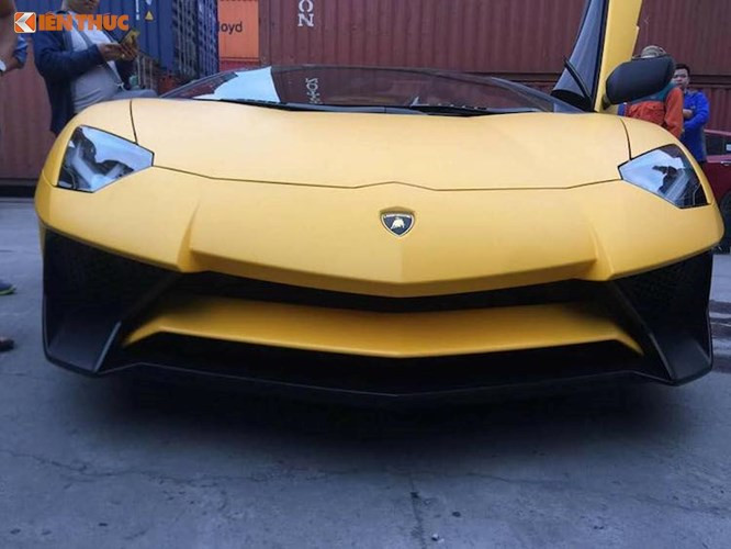 dap-thung-sieu-xe-lamborghini-aventador-khung-nhat-vn
