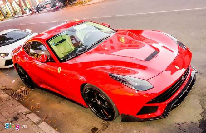 Cuong Do La gay chu y voi sieu xe Ferrari F12 do DMC hinh anh 3