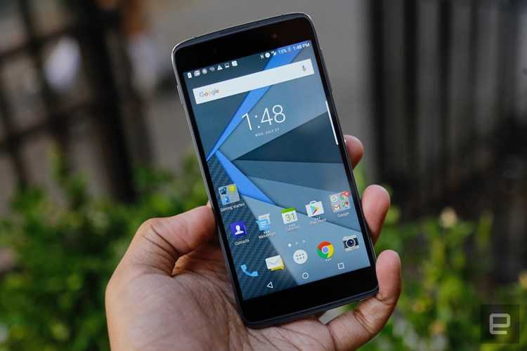 nhin-lai-cac-doi-dien-thoai-blackberry-tung-gay-sot-hinh-11