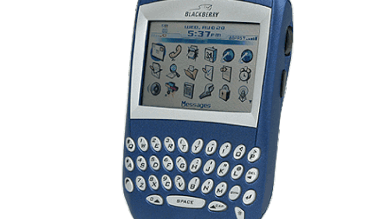 nhin-lai-cac-doi-dien-thoai-blackberry-tung-gay-sot-hinh-3