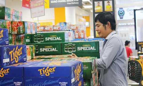 sieu-thi-treo-bien-han-che-mua-bia-tet-1