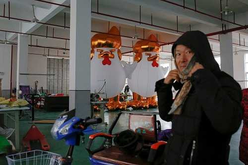 nha-may-trung-quoc-chay-don-dat-hang-ga-bong-bay-nhai-trump-1