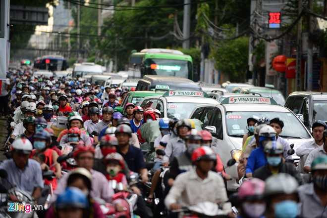 Hang nghin xe co ket cung o trung tam Sai Gon hinh anh 12