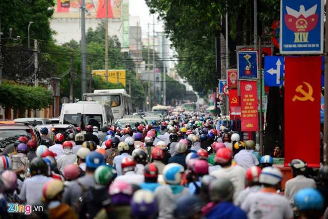 Hang nghin xe co ket cung o trung tam Sai Gon hinh anh 13