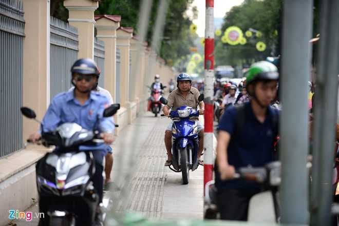 Hang nghin xe co ket cung o trung tam Sai Gon hinh anh 7