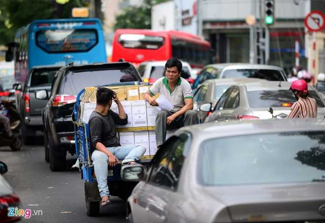Hang nghin xe co ket cung o trung tam Sai Gon hinh anh 8