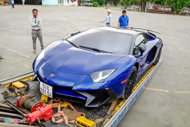 Sieu xe Lamborghini 35 ty cua Minh Nhua ra bien trang hinh anh 5
