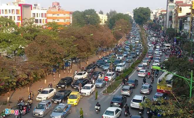 Oto ngap duong, Ha Noi lai un tac nghiem trong hinh anh 2