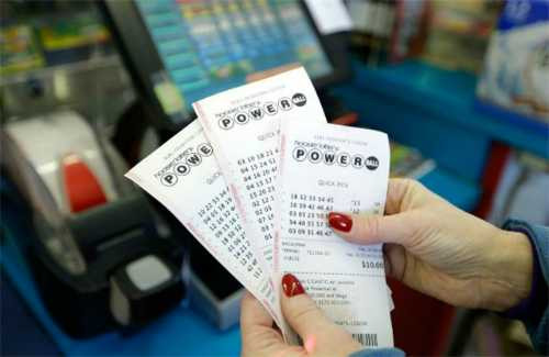 lan-thu-5-lien-tiep-ve-so-trung-doc-dac-Vietlott-duoc-ban-ra-tai-tp-hcm