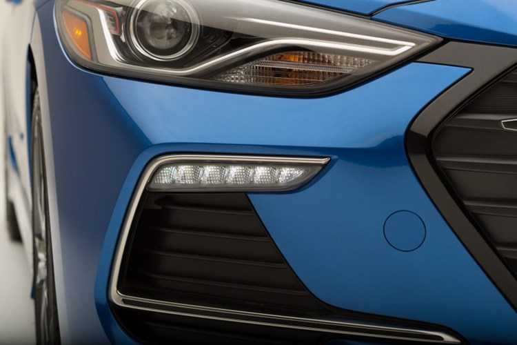 lo-anh-song-hyundai-elantra-sport-2017-o-malaysia-hinh-5