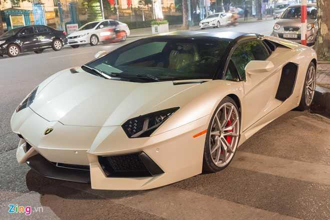 Lamborghini Aventador Roadster ra bien trang tai Ha Noi hinh anh 2