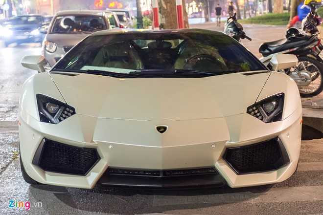 Lamborghini Aventador Roadster ra bien trang tai Ha Noi hinh anh 3