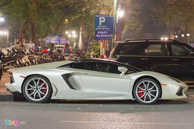 Lamborghini Aventador Roadster ra bien trang tai Ha Noi hinh anh 4